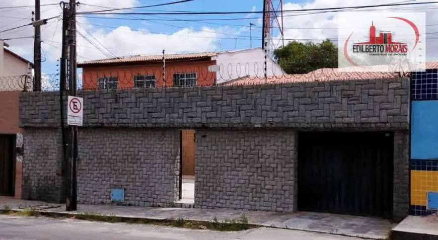 Casa com 3 Quartos para Alugar, 280 m² por R$ 1.700/Mês Rua Antônio de Castro, 557 - Cidade dos Funcionários, Fortaleza - CE