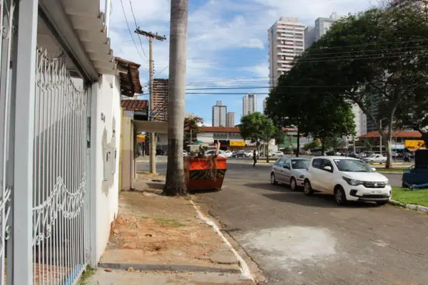 Casa com 7 Quartos para Alugar, 131 m² por R$ 2.600/Mês Setor Bueno, Goiânia - GO