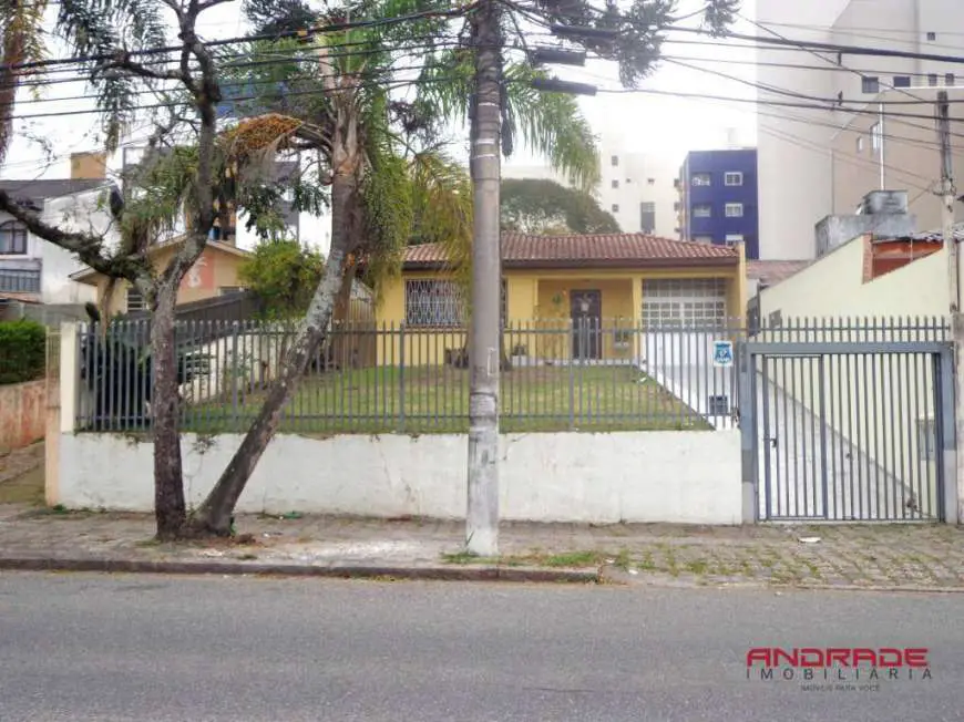 Casa com 3 Quartos para Alugar, 290 m² por R$ 4.000/Mês Rua Castro, 678 - Água Verde, Curitiba - PR