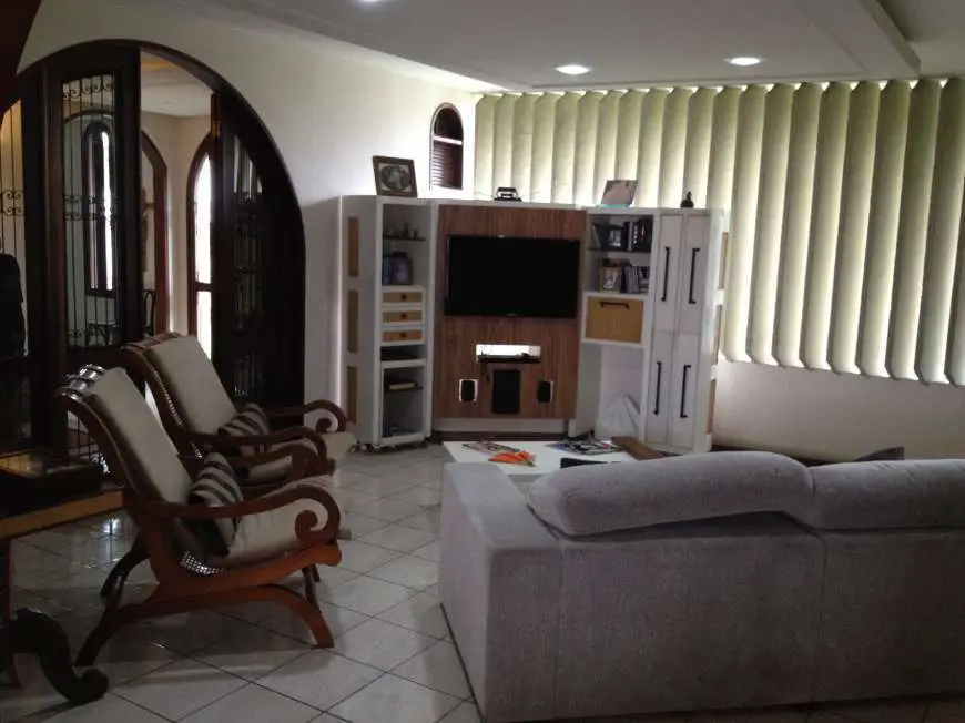 Casa com 4 Quartos à Venda, 308 m² por R$ 580.000 Rua Contador Manoel Raimundo de Aguiar, 1853 - Lagoa Nova, Natal - RN