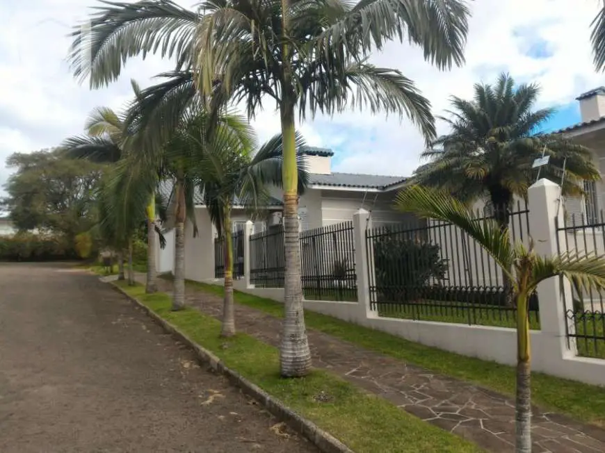 Casa com 4 Quartos à Venda, 300 m² por R$ 880.000 Rua Guilherme Rau, 111 - São José, Santa Maria - RS