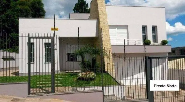 Casa com 3 Quartos à Venda, 262 m² por R$ 1.099.000 Cinquentenário, Caxias do Sul - RS