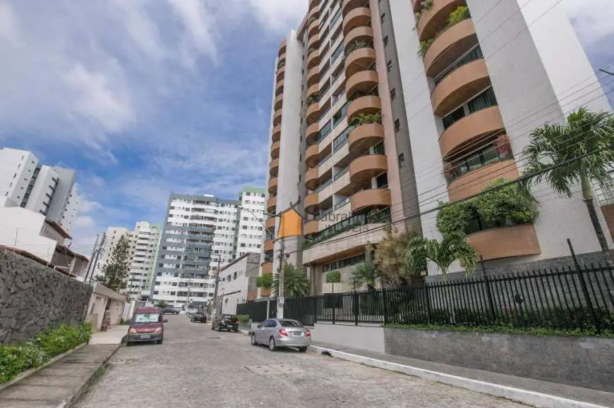 Apartamento com 4 Quartos à Venda, 194 m² por R$ 950.000 Grageru, Aracaju - SE