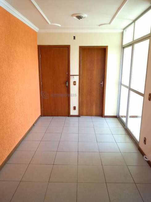 Apartamento com 3 Quartos para Alugar, 50 m² por R$ 780/Mês Monte Castelo, Contagem - MG