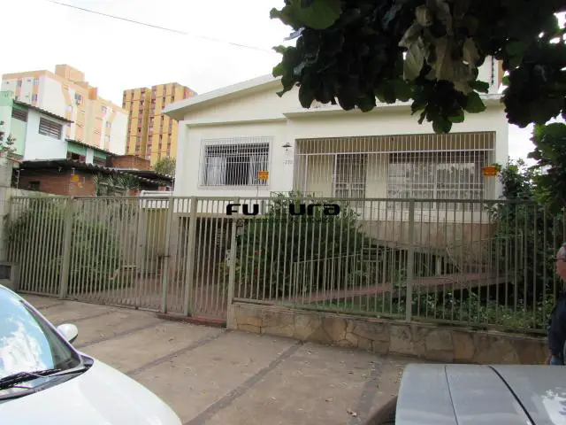 Casa com 3 Quartos à Venda, 626 m² por R$ 900.000 Setor Central, Goiânia - GO