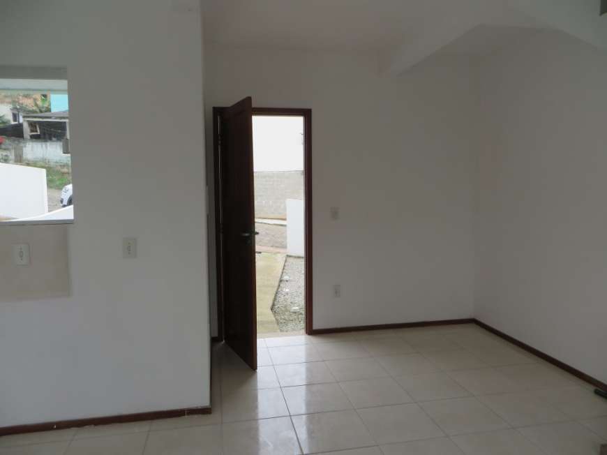 Casa com 2 Quartos para Alugar, 57 m² por R$ 800/Mês Potecas, São José - SC