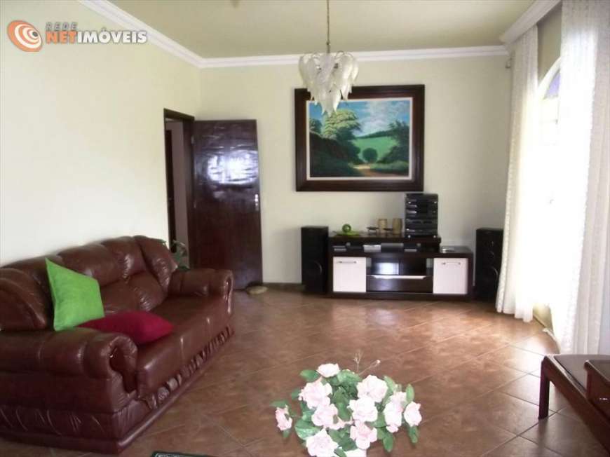 Casa com 3 Quartos à Venda, 250 m² por R$ 800.000 Rua das Hortaliças, 180 - Quintas Coloniais, Contagem - MG
