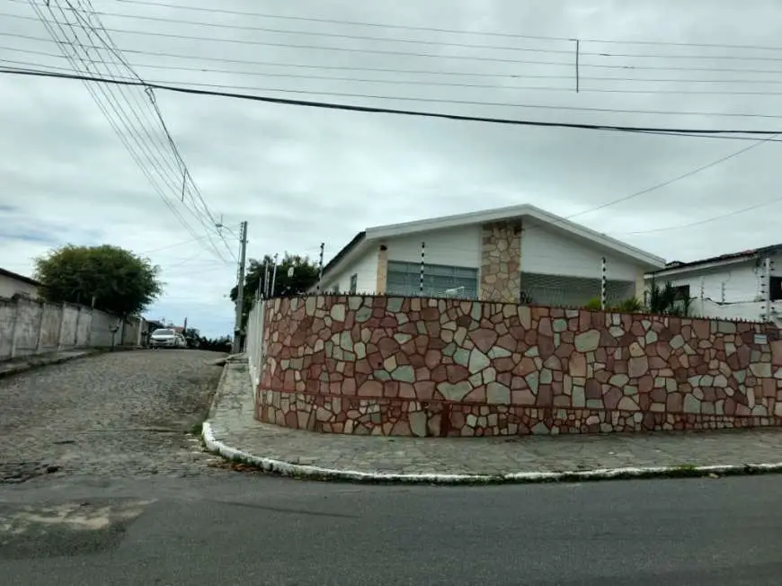 Casa com 3 Quartos à Venda, 130 m² por R$ 370.000 Rua Melvin Jones, 46 - Ipês, João Pessoa - PB