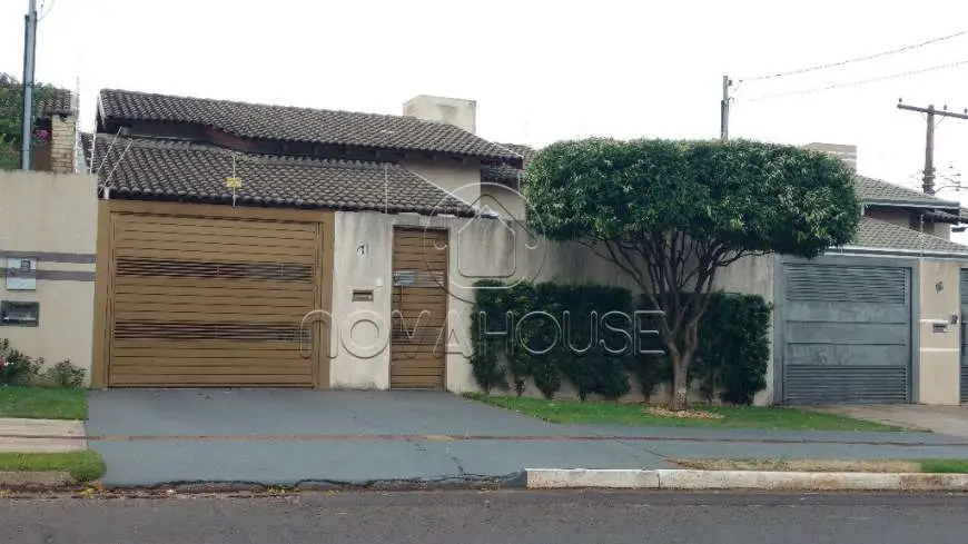 Casa com 3 Quartos à Venda, 120 m² por R$ 350.000 Vila Taquarussu , Campo Grande - MS