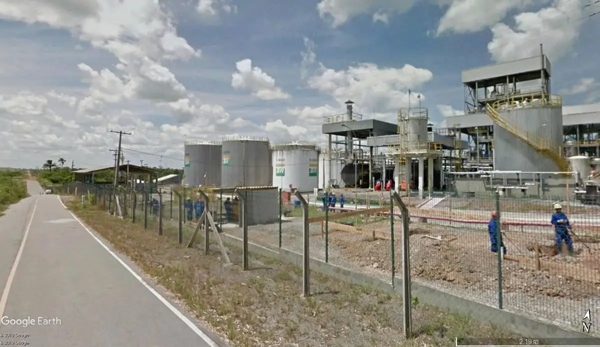 Área com 118.000,00 m2 (industrial), situada ao lado da refinaria da Petrobras, ---