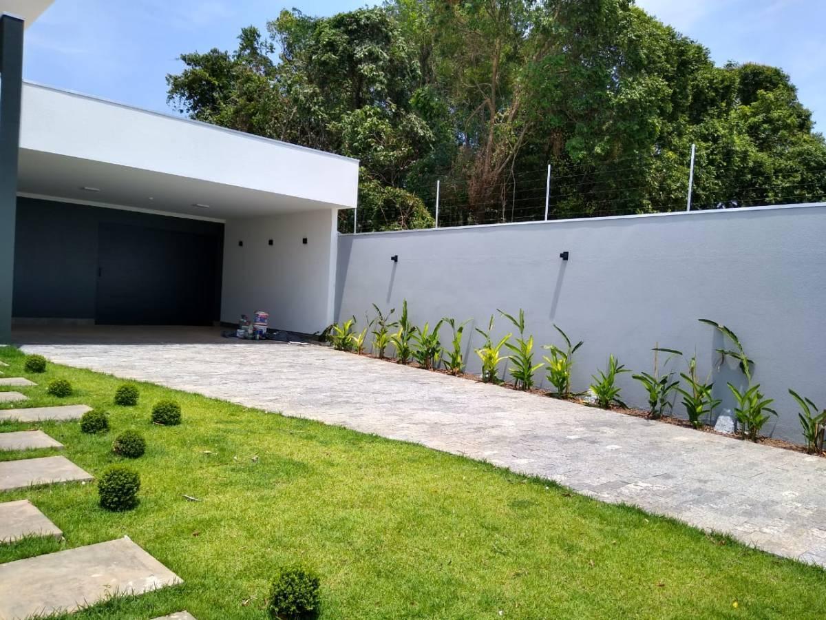Casa com 03 suítes à venda no Centro de Lucas do Rio Verde-MT. <br>Ótima localiz---