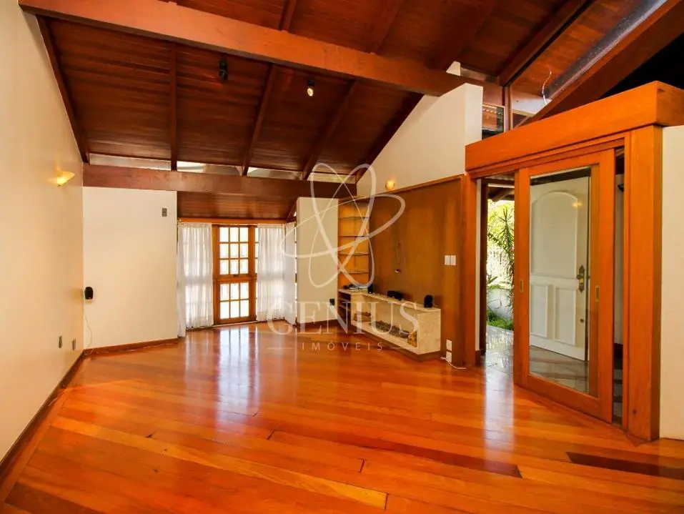 Genius Imóveis vende excelente casa residencial com 340m² de área privativa, no ---