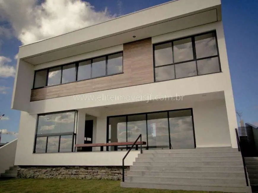Casa com 4 Quartos à Venda, 305 m² por R$ 1.590.000 São Pedro, Juiz de Fora - MG
