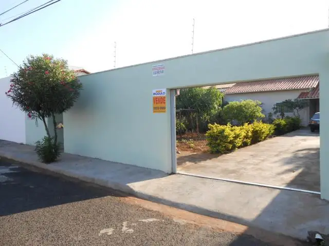 Casa com 2 Quartos à Venda, 90 m² por R$ 400.000 Santa Mônica, Uberlândia - MG