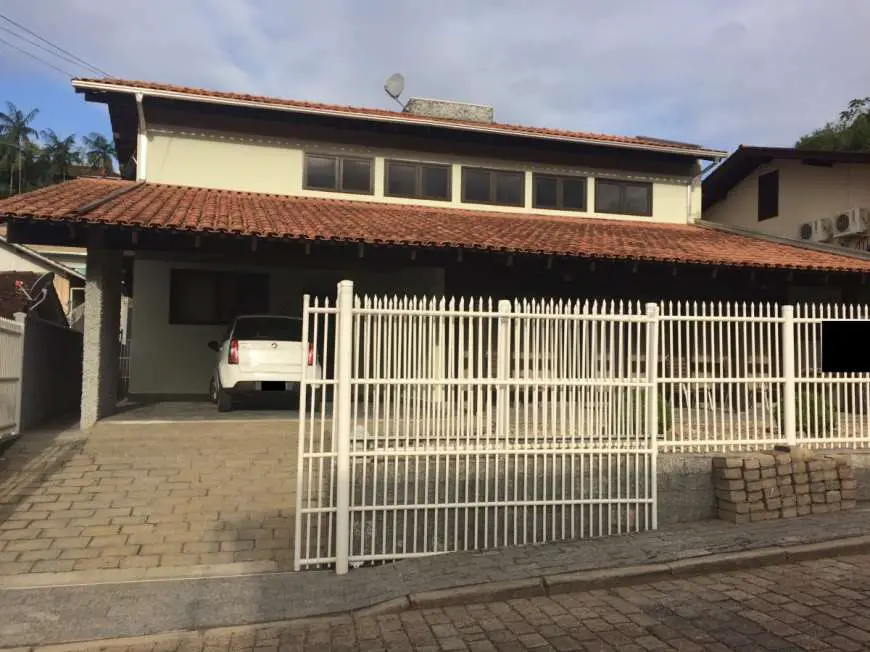 Casa com 3 Quartos à Venda, 260 m² por R$ 750.000 Velha, Blumenau - SC