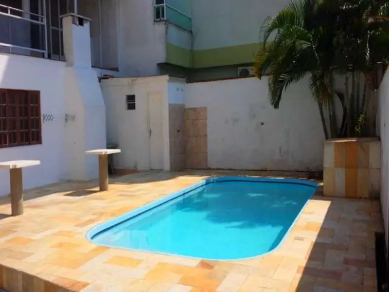 Casa com 6 Quartos para Alugar, 200 m² por R$ 1.400/Dia Nacoes, Balneário Camboriú - SC