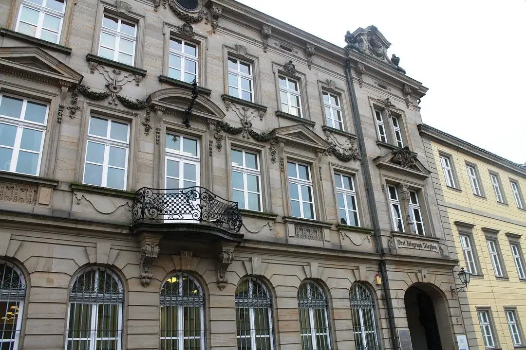 0 -- Große 3-Zimmer-Wohnung im historischen Stadtkern von Bayreuth