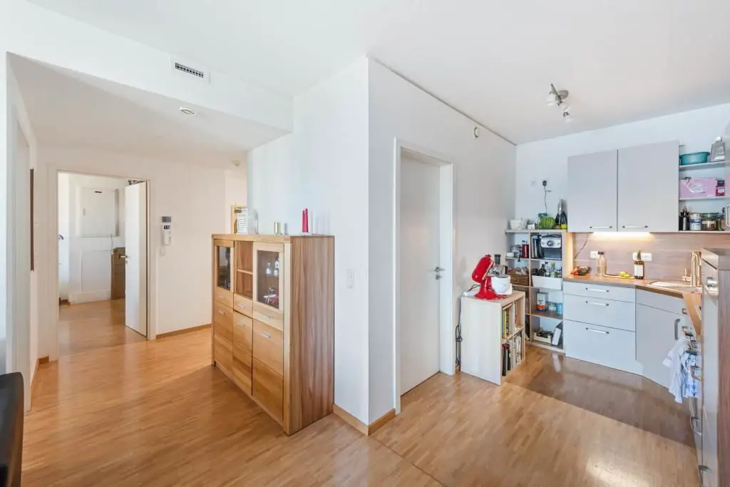 Flur/ Küche -- RESERVIERT: Toll geschnittene Wohnung mit großem Balkon in guter Lage von Fürstenfeldbruck