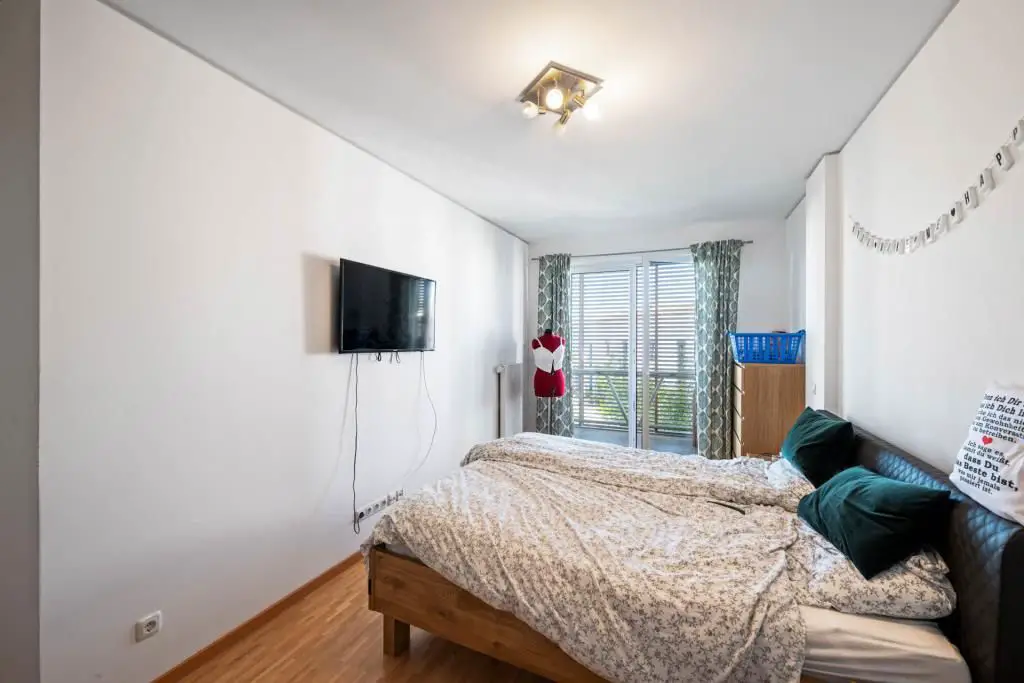 Schlafzimmer -- RESERVIERT: Toll geschnittene Wohnung mit großem Balkon in guter Lage von Fürstenfeldbruck