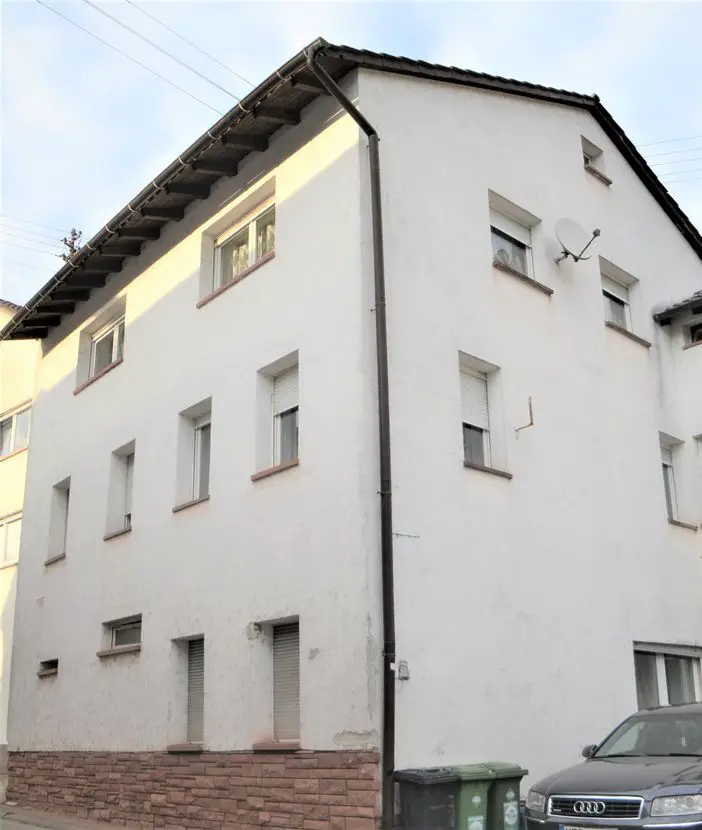 Haus Strassenfront -- Hausteil bestehend aus 2 Eigentumswohnungen mit Garten in Heiligkreuzsteinach z. Zt. reserviert
