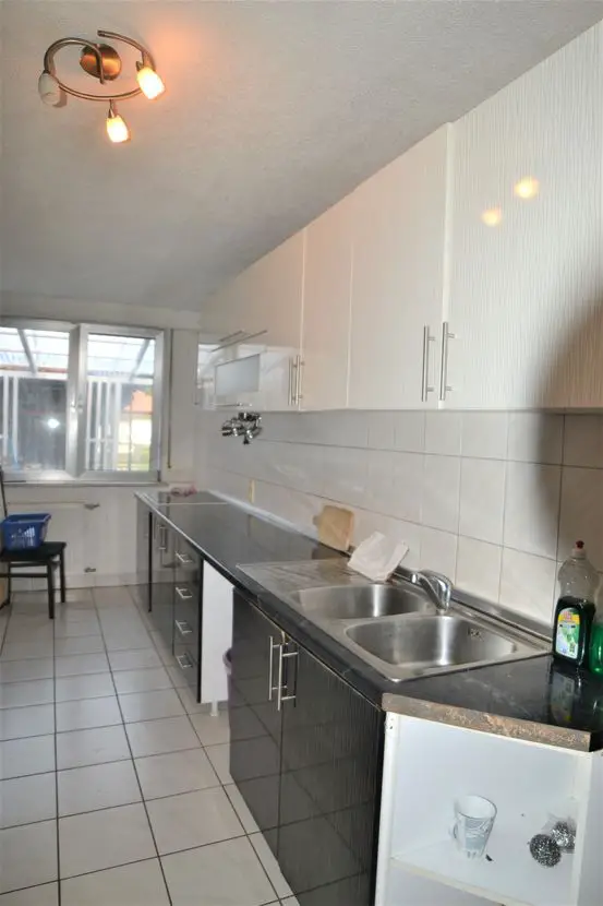 Küche -- Hausteil bestehend aus 2 Eigentumswohnungen mit Garten in Heiligkreuzsteinach z. Zt. reserviert
