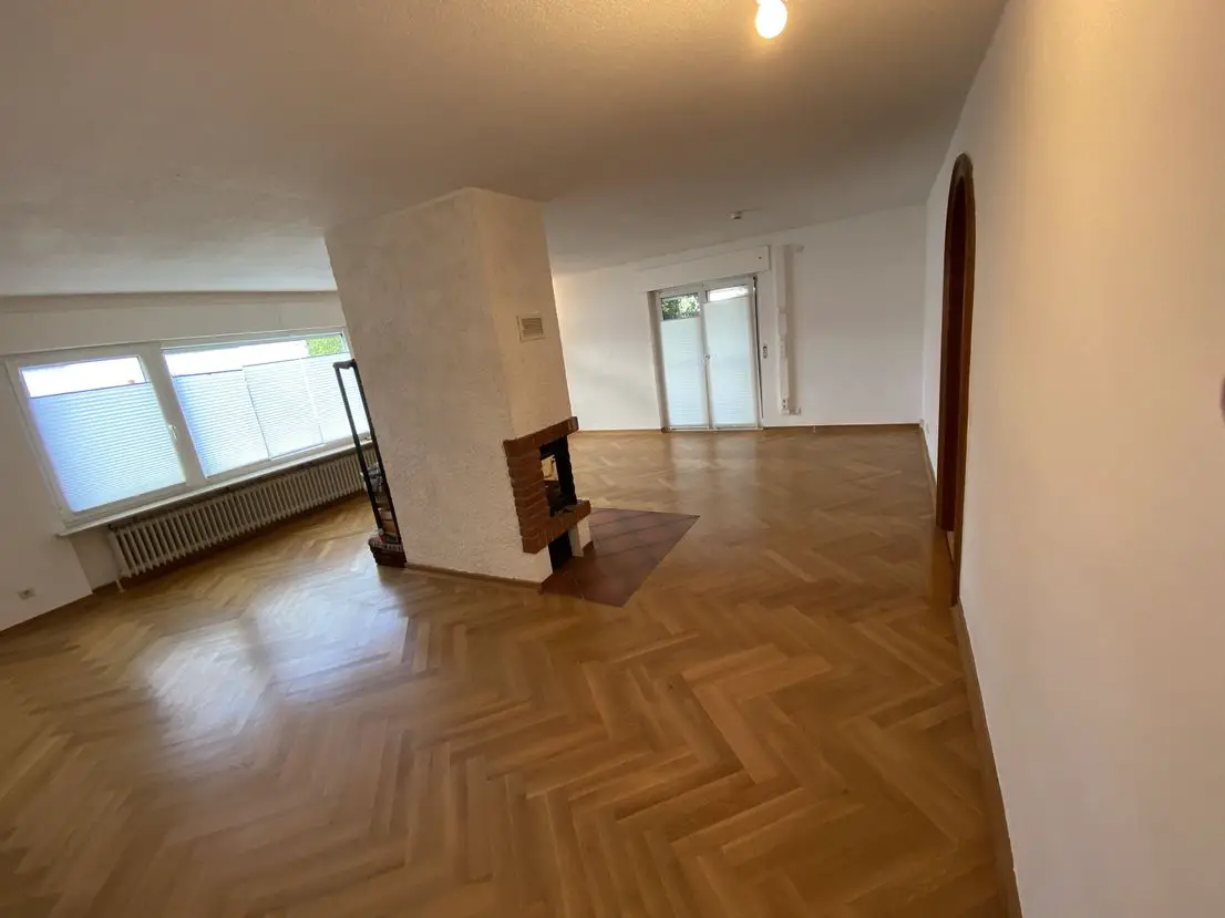 Wohnzimmer -- Doppelhaus-Bungalow in absoluter Toplage von Dietzenbach