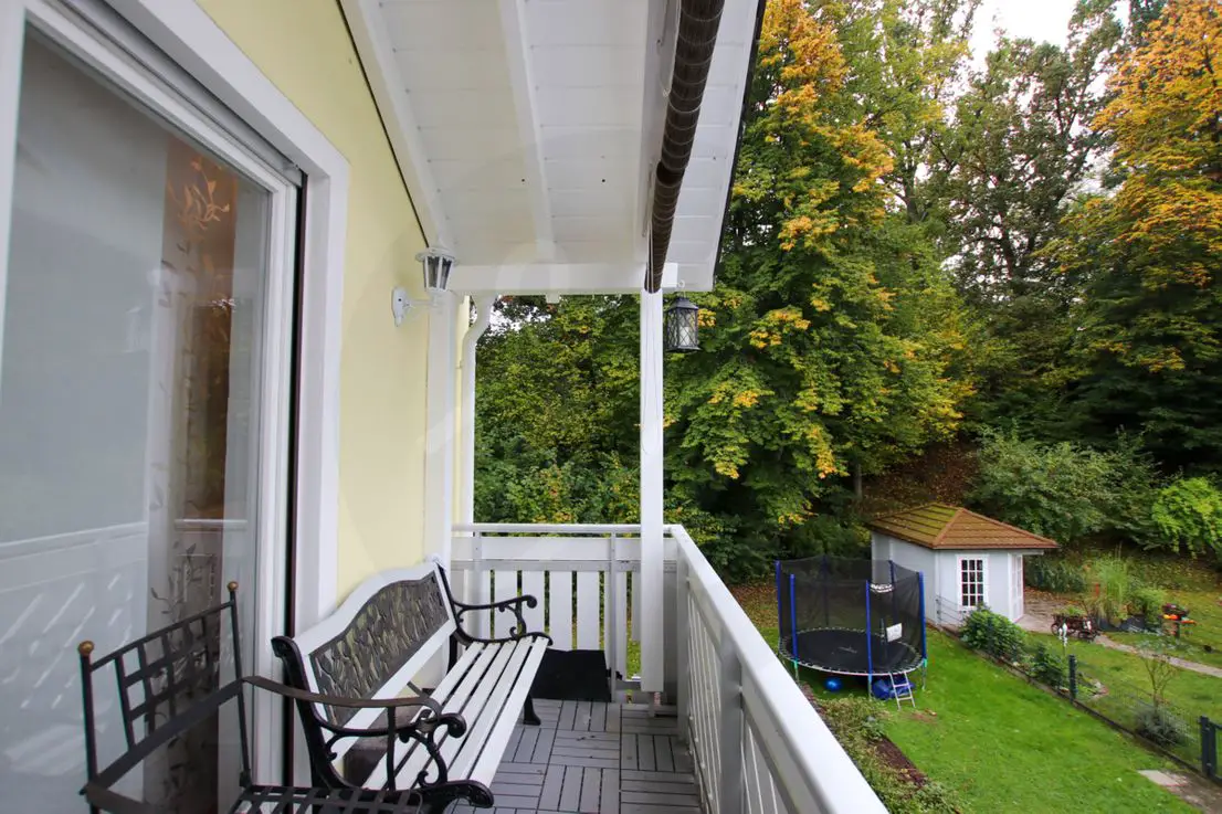 Balkon -- Traumhafte 4-Zimmer-Wohnung mit Schwedenofen und 2 Balkonen in Welden!