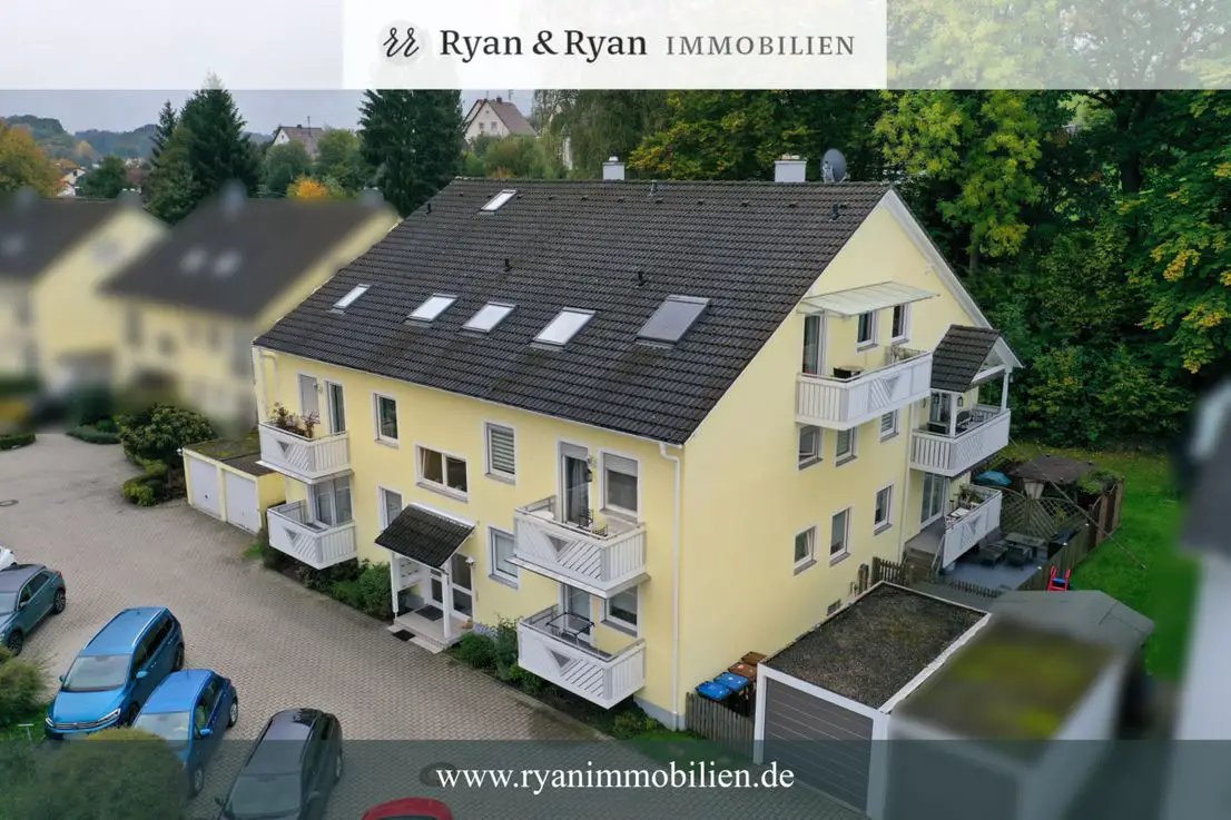 Titelbild -- Traumhafte 4-Zimmer-Wohnung mit Schwedenofen und 2 Balkonen in Welden!