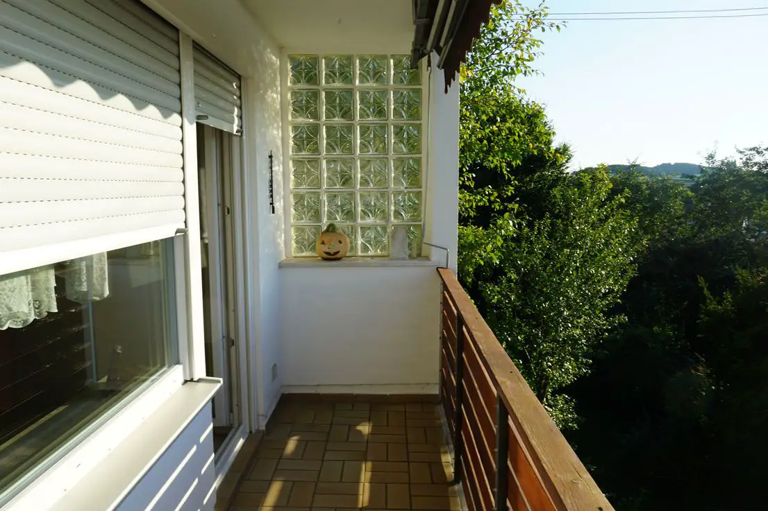 Balkon -- Gepflegt renovierte 3 Zimmer Wohnung - Altstadt Altomünster