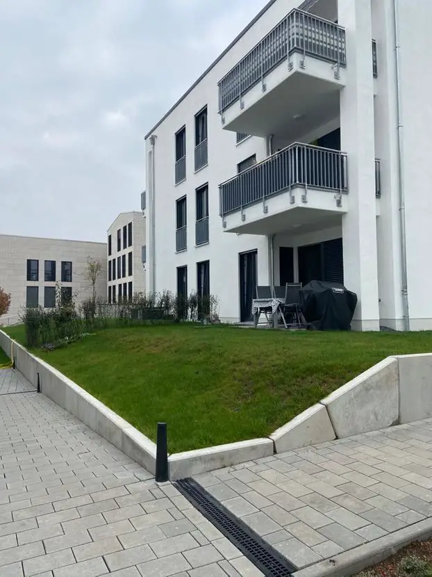 Hausansicht -- Nachmieter gesucht für Stilvolle 3-Zimmer-Wohnung mit Balkon und EBK in Neu-Anspach