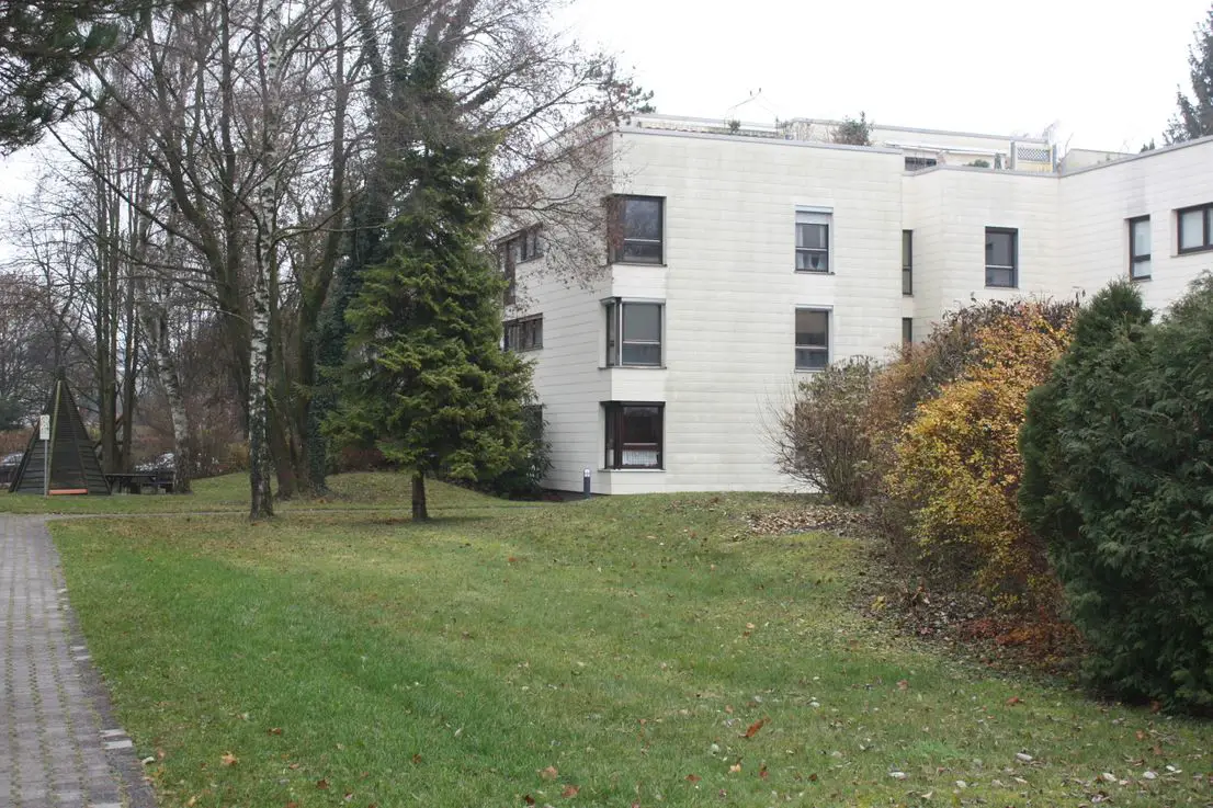 Hausansicht -- Provisionsfrei: renovierte 3-Zimmer Wohnung in Puchheim BHF mit EBK und Balkon