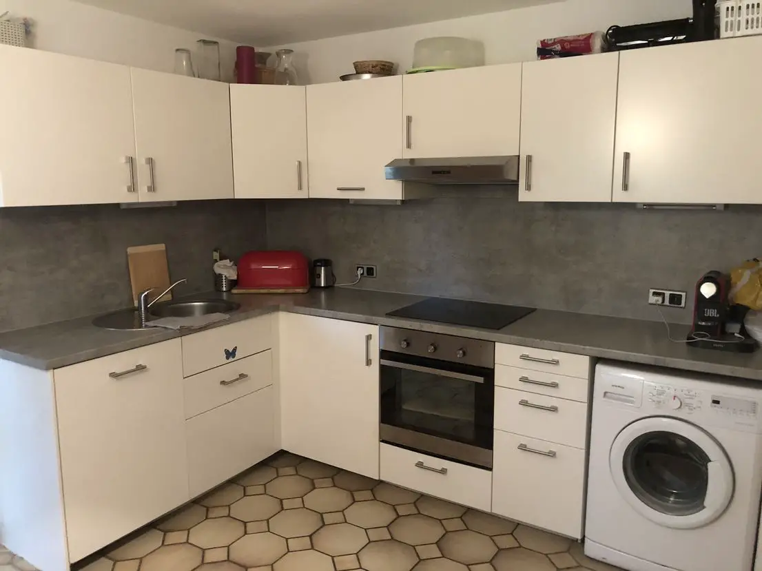 Küche -- Provisionsfrei: renovierte 3-Zimmer Wohnung in Puchheim BHF mit EBK und Balkon