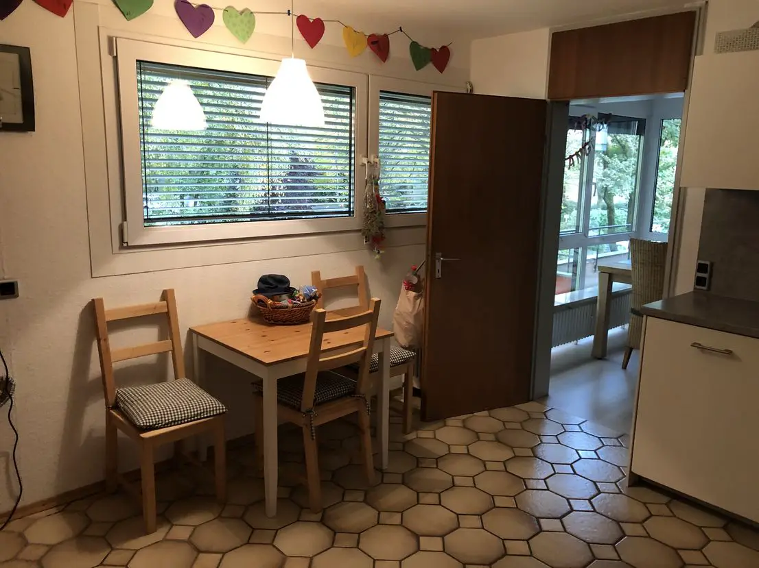 Küche -- Provisionsfrei: renovierte 3-Zimmer Wohnung in Puchheim BHF mit EBK und Balkon