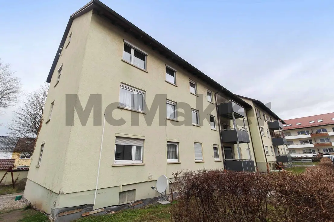 Außenansicht -- Langfristig vermietete 2-Zimmer-Etagenwohnung mit Balkon in Leonberg nahe Stuttgart