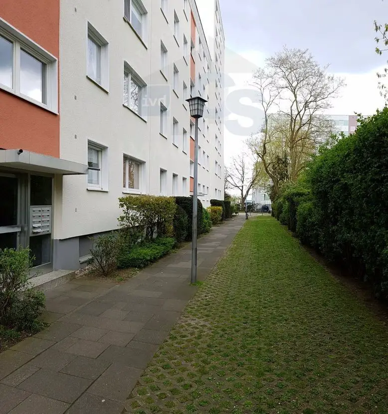 Hausansicht -- Wohnen auf der Schäl Sick! 3-Zimmerwohnung in ruhiger Lage von Köln-Deutz