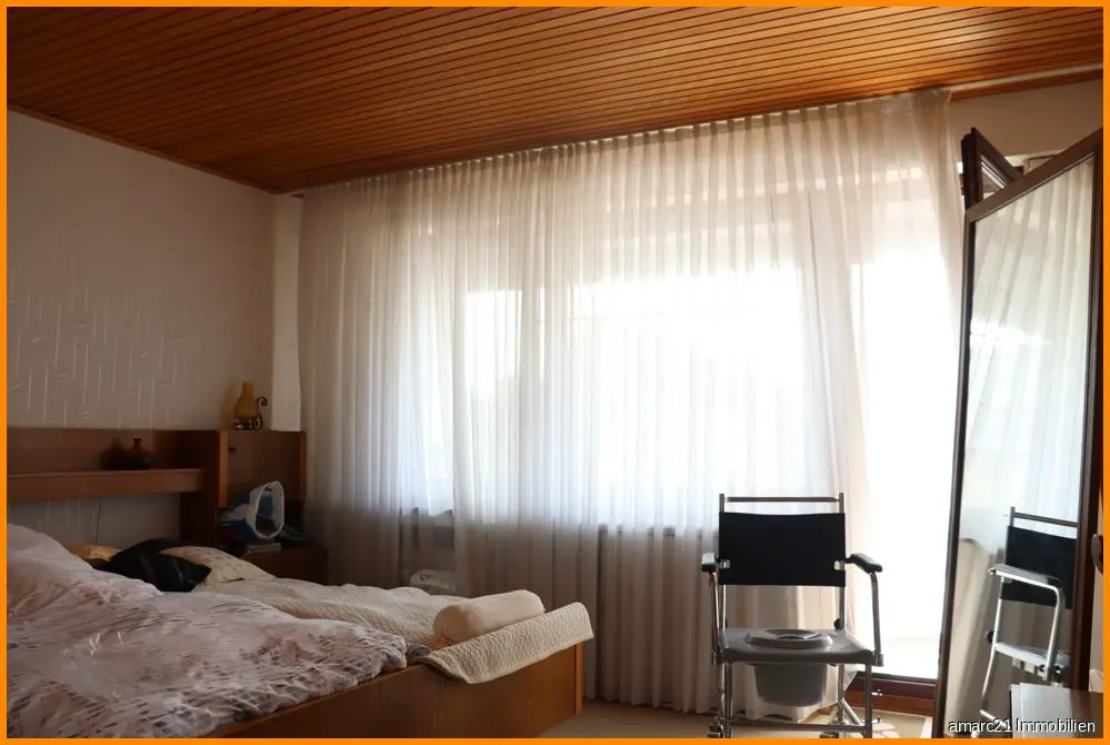 Schlafzimmer OG -- Top-Lage gefällig? Solide und gepflegte Doppelhaushälfte in Niederau