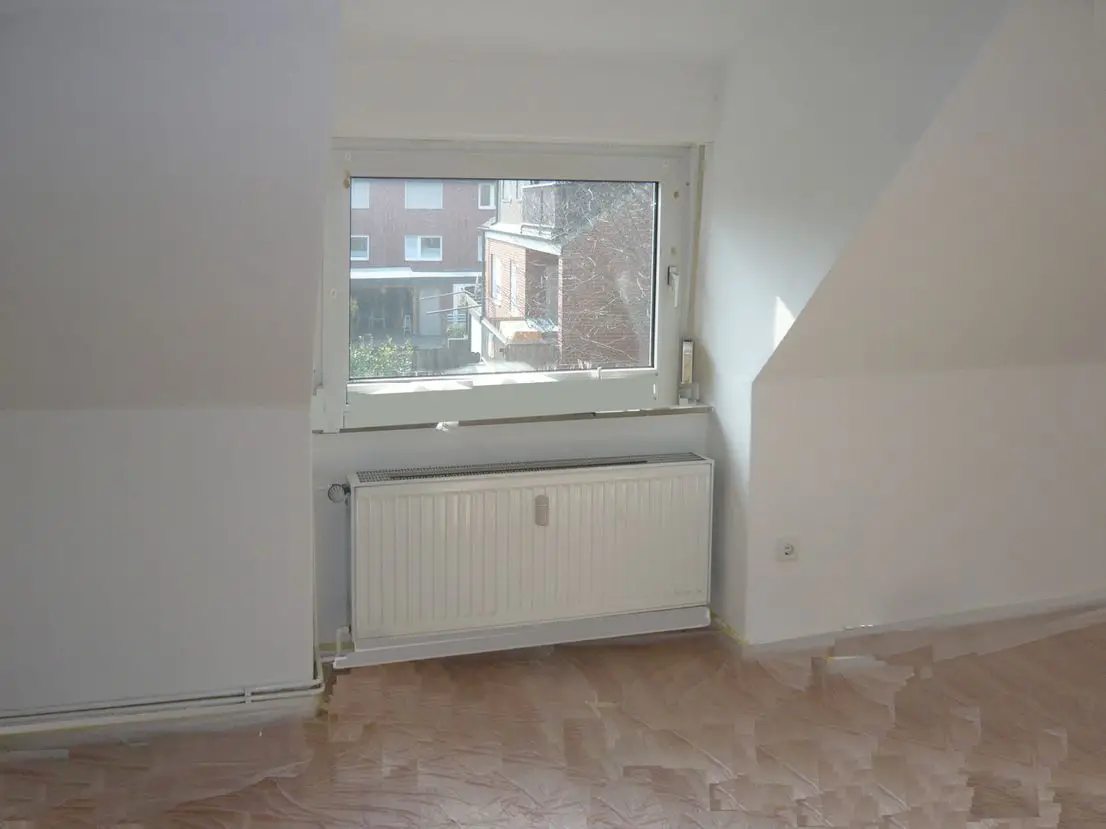 zweites Schlafzimmerfenster -- 45m² renovierte 2 Zimmer-DG-Wohnung in Steinfurt-Borghorst