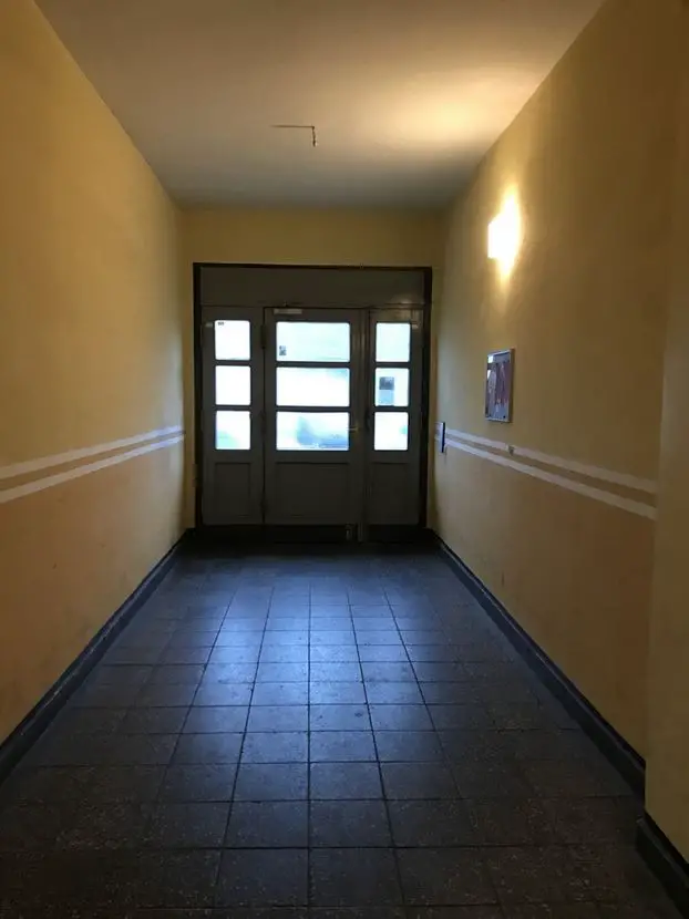 Eingang -- 2-Zimmer-Altbau-Wohnung in Friedrichshain - bezugsfrei