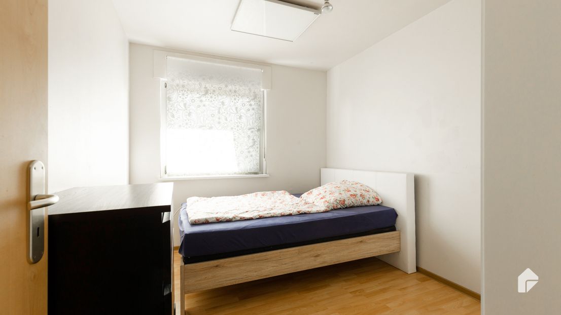 1. OG Schlafzimmer 1 -- Umfangreich saniertes Reihenhaus mit Photovoltaikanlage in bevorzugter Lage