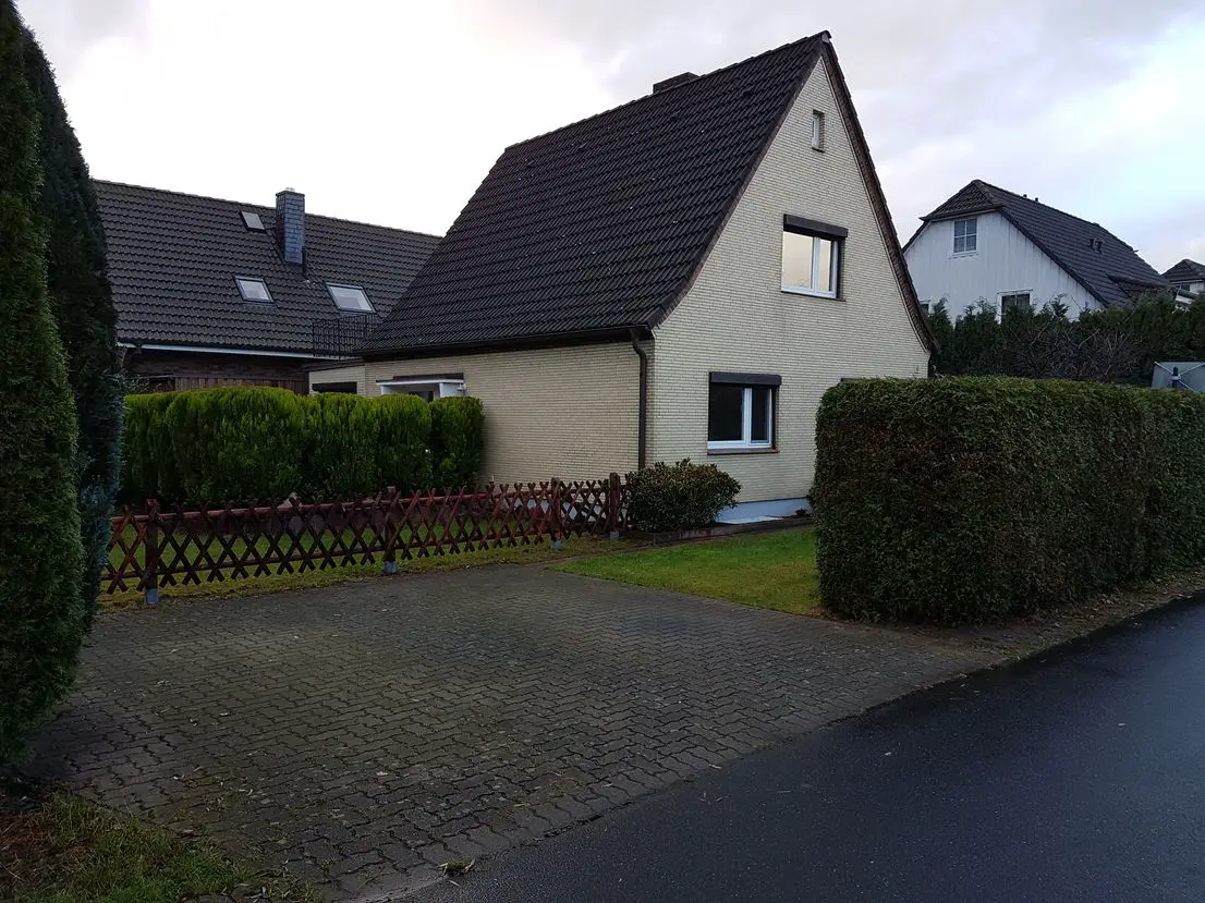 20171118_144320 -- Einfamilienhaus mit 4 Zimmern, Kamin, Vollkeller u. 2 Stellpl. in Schenefeld