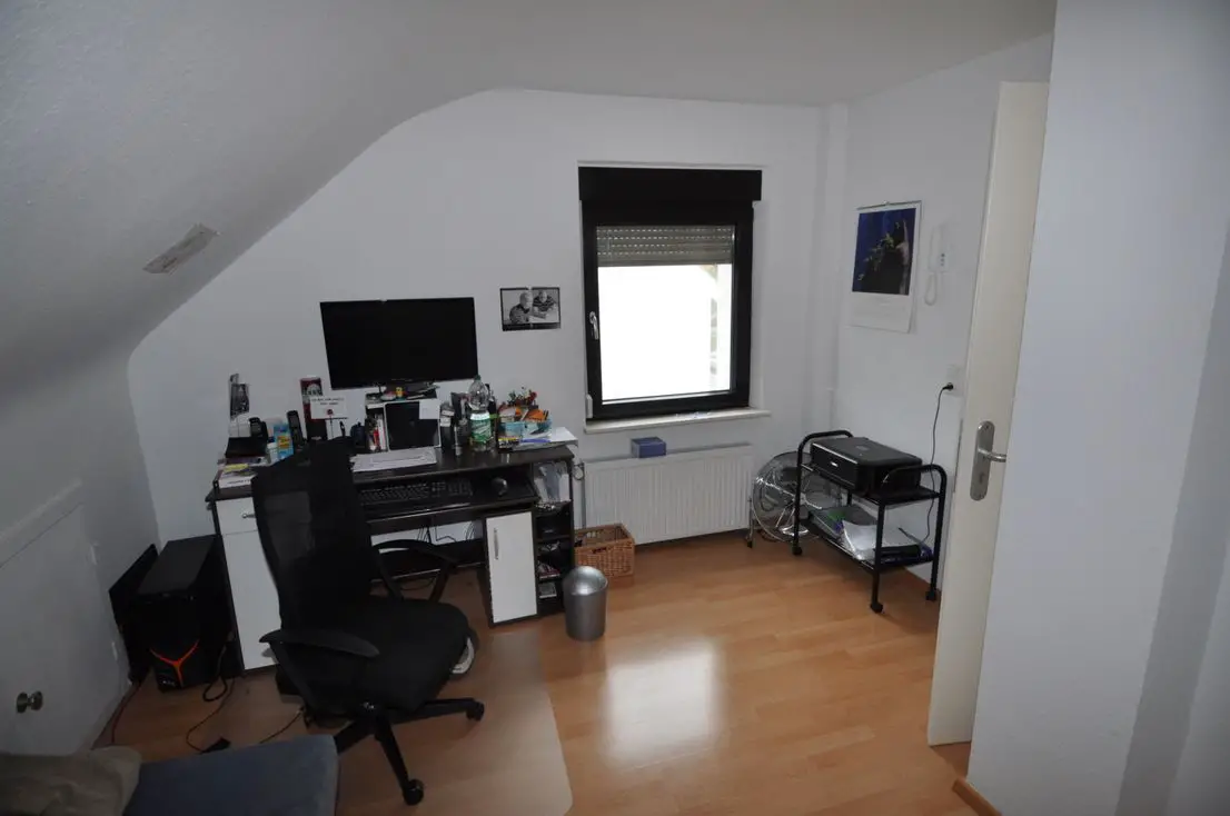 Arbeitszimmer_ -- Helle 5-Zimmer-Wohnung über 2 Etagen (1.OG + DG) in Aachen-Brand