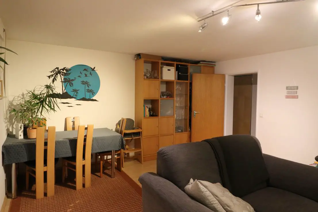 Wohnzimmer_2 -- Vollständig renovierte 3-Zimmer-Wohnung mit EBK in Mörfelden-Walldorf