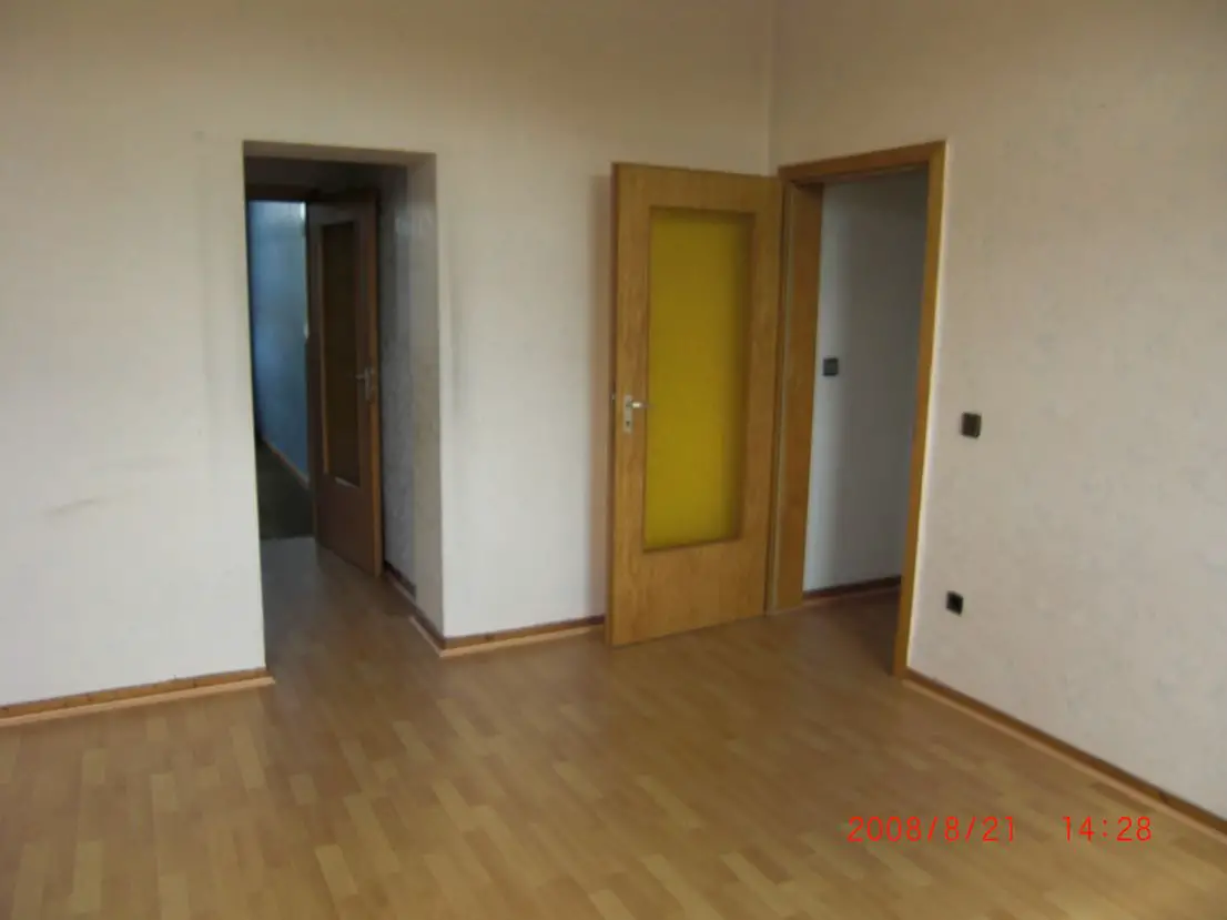 Wohnen3 -- Gepflegte 3,5-Raum-Wohnung oder Büro mit Süd-Balkon in Duisburg