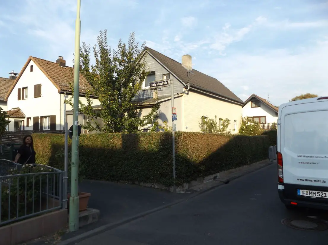 095 -- Freistehendes Einfamilienhaus / Seckbach