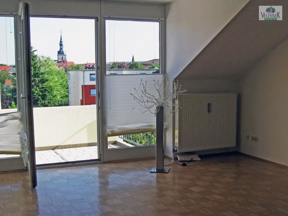 Wohnzimmer -- Sehr gepflegte 3-Zimmer-Wohnung - zentral und doch ruhig gelegen im Herzen Wolfenbüttels