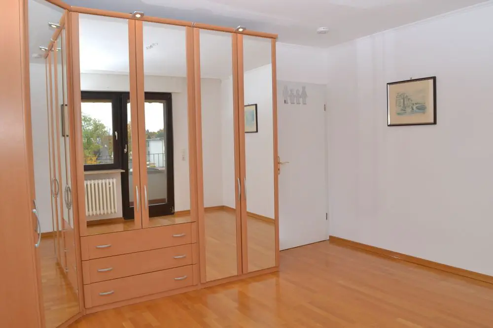 Schlafzimmer -- Provisionsfrei f. Käufer: ruhige 3-Zimmer-ETW inkl. Küche, Keller, Boden & Garage (nicht vermietet)