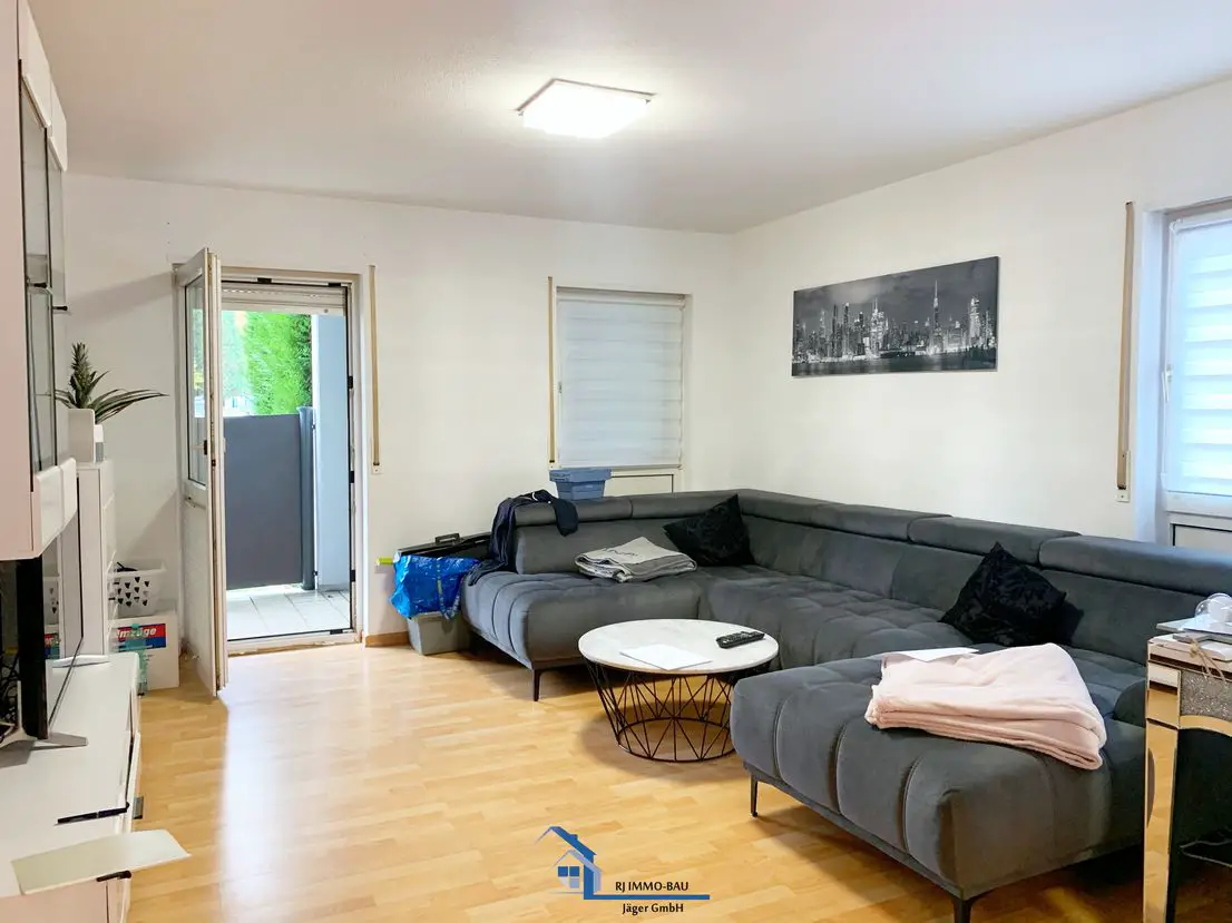 Wohnzimmer -- Gepflegte und stillvolle 2 Zimmer-Wohnung im EG mit Terrasse in Böblingen