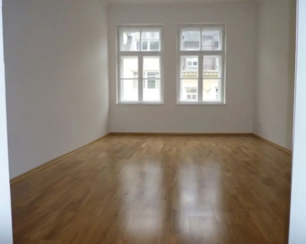 Zimmer1 -- Gemütliche 3-Zimmer-Altbau-Wohnung in München-Thalkirchen