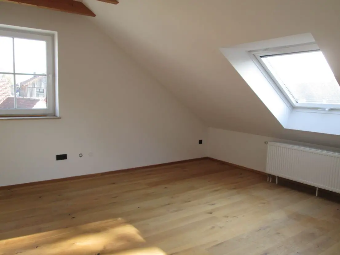 Schlafzimmer -- 3-Zimmer-Küche-Bad-Wohnung mit Balkon zur Miete in Baar-Ebenhausen