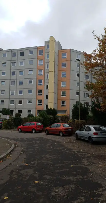 Gebäude -- Ansprechende 3-Zimmer-Wohnung mit Balkon und EBK in Kiel